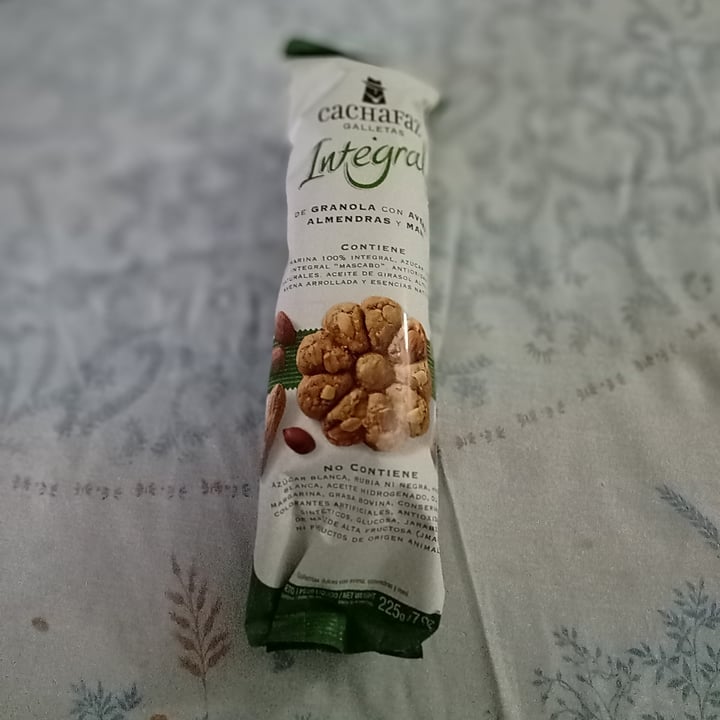 review photo of Cachafaz Galletas Integral de Granola con Avena, Almendra y Mani shared by @lisandrowinter on 31 May 2020 - review