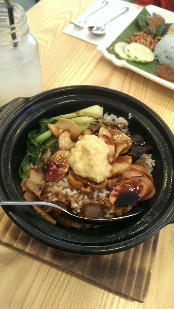 photo of Green Ba Vegetarian Restaurant Claypot Rice with Oyster Mushroom shared by @fourdollars on  25 Oct 2019 - review