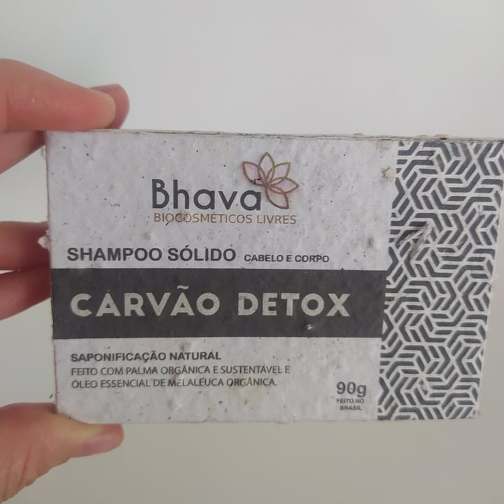 photo of Bhava Shampoo Sólido CARVÃO DETOX shared by @carolromao on  01 May 2022 - review