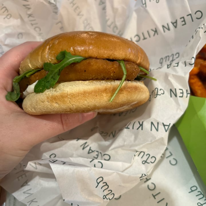 review photo of Clean Kitchen Notting Hill Truffle Mayo Chicken Burger shared by @unicornjumper on 27 Oct 2022 - review