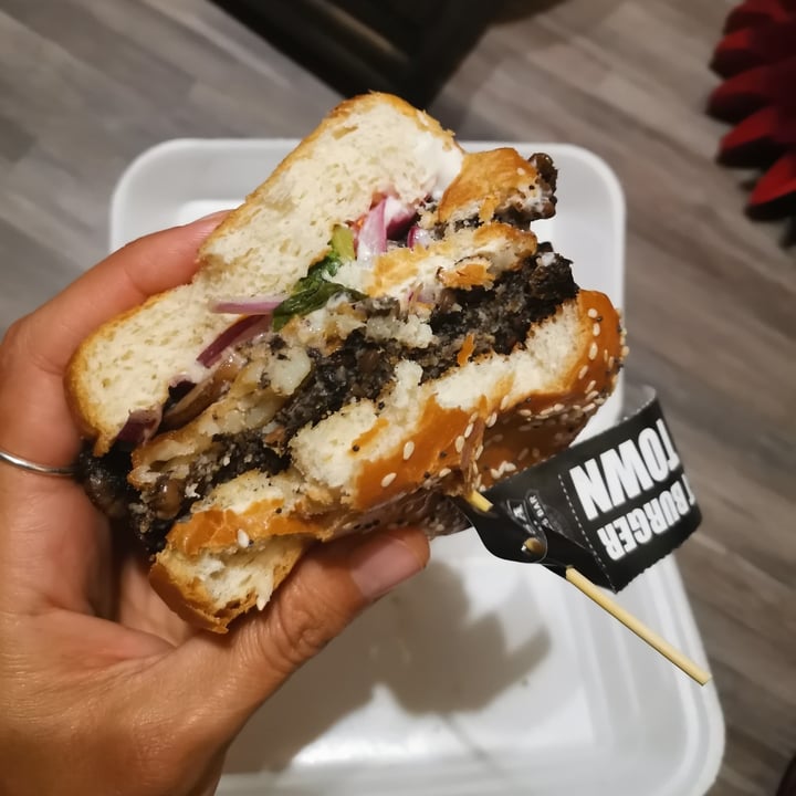 photo of Bossa Tyger Falls Mushroom & Lentil Burger shared by @lunascorner on  24 Dec 2021 - review