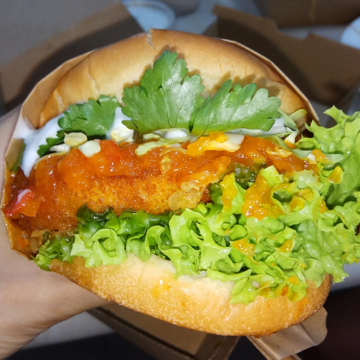photo of VeganBurg Singapore Chili Krab Burger shared by @plantbasedlifestyle on  11 Dec 2020 - review