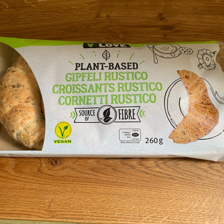 photo of Migros V-Love Croissant shared by @natalie1969 on  15 Oct 2021 - review