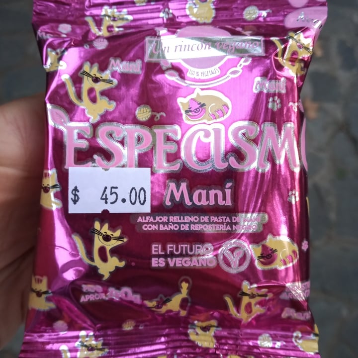 photo of Un Rincón Vegano Especismo Alfajor Relleno de Pasta de Maní con Baño de Repostería Negro shared by @libertad on  18 Apr 2021 - review