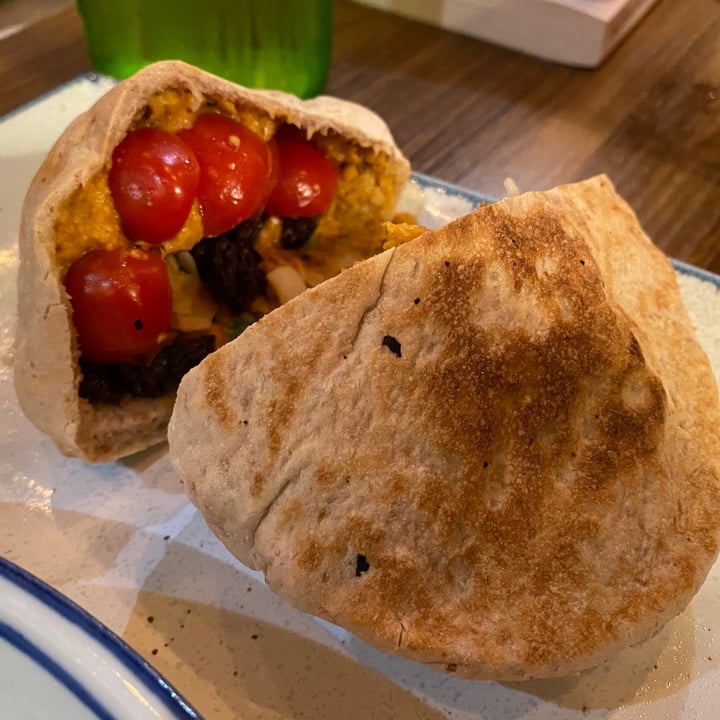 photo of Shake Farm Hummus Pita 🥙 shared by @biapol on  31 Oct 2020 - review