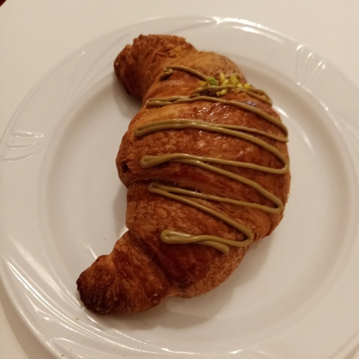 photo of Ratatouille Vegan Food Croissant Al Pistacchio shared by @ninan on  06 Aug 2022 - review