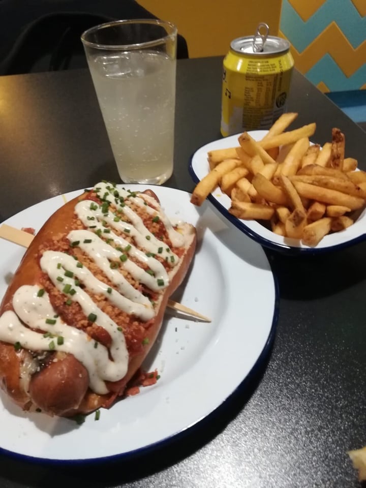 photo of V Rev Vegan Diner Pizza Hot Dog shared by @tinathetinyvegan on  21 Sep 2019 - review