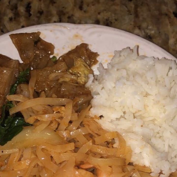 photo of Rice Thai Drunken Noodles shared by @nissg on  23 Nov 2020 - review