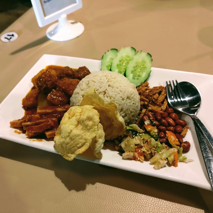photo of Loving Cafe Nasi Lemak Special shared by @stevenneoh on  10 Jan 2022 - review