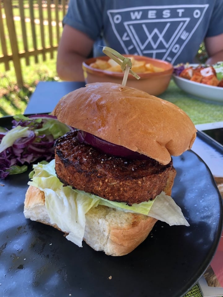 photo of Asher's Corner Cafe @ Ashers Farm Sanctuary Beyond Burger shared by @jordynmuirhead on  24 Nov 2019 - review