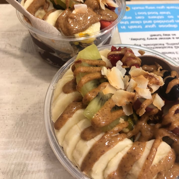review photo of Acai Beach Club Hawaiian Bowl shared by @arinakoul1 on 03 Feb 2021 - review