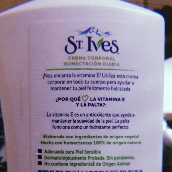 photo of St. Ives Crema Corporal Con Vitamina E Y Aguacate/Palta shared by @nanicuadern on  19 May 2022 - review