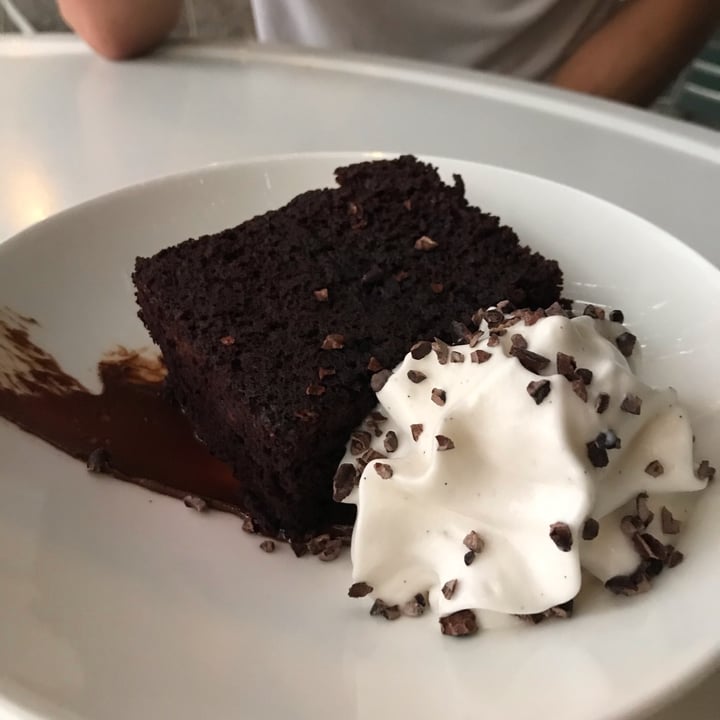 photo of Comune Chocolate Avocado Cake shared by @rachelsveganlife on  16 Oct 2021 - review