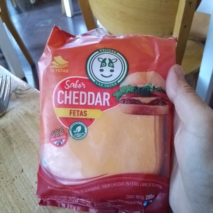 review photo of Felices Las Vacas Queso Cheddar en Fetas shared by @almaveg22 on 20 Feb 2022 - review