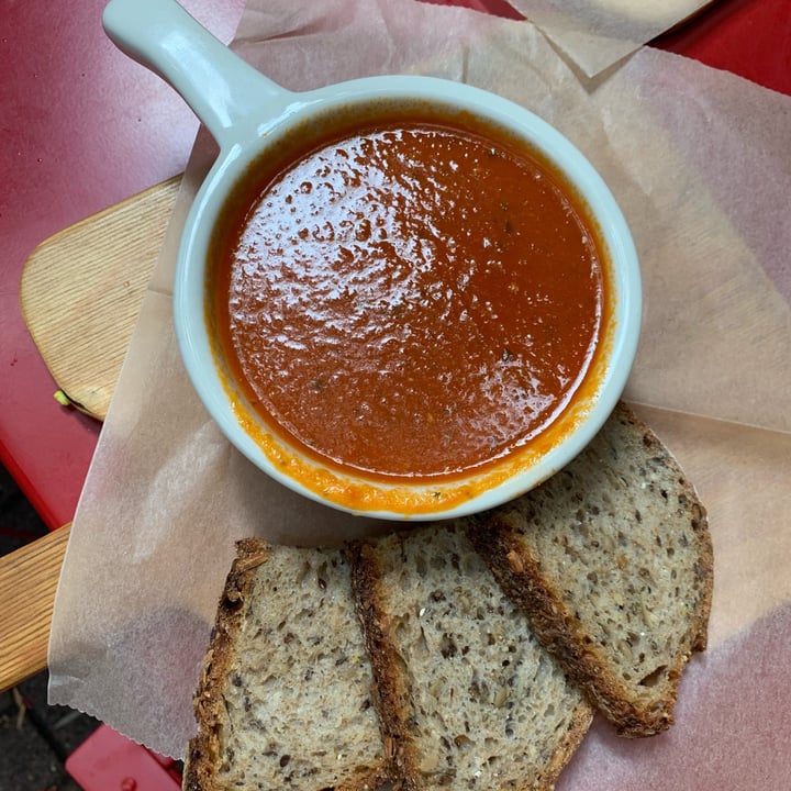 photo of Breads On Oak Tomato soup shared by @andreadal on  31 Dec 2021 - review