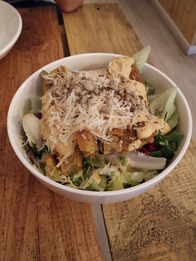 Photo of the dish “ensalada cesár”