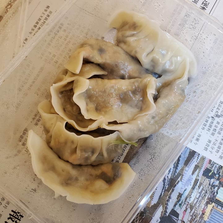 photo of Nom Nom Dumpling Vegan Dumpling with mushroom, Zucchini and vegetable etc (No Soup. Dumplings only) shared by @moosewong on  06 Nov 2021 - review