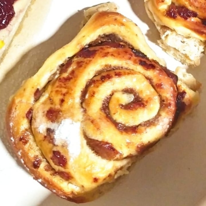 photo of ClemCafé Cinnamon roll vegano shared by @mamaroach on  26 Aug 2022 - review