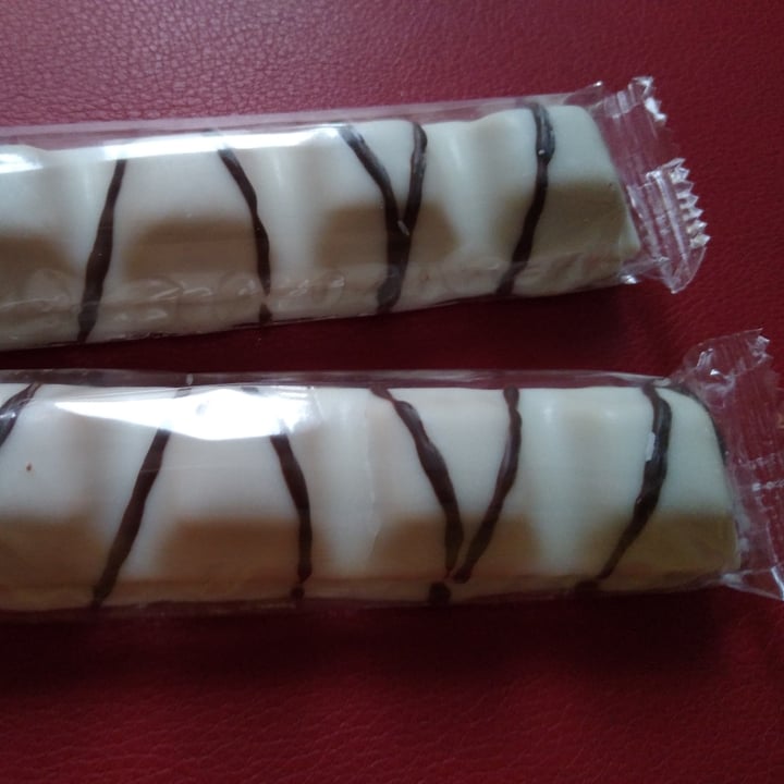 photo of LoveRaw Cre&m Wafer Bar White Choc shared by @gruenbird on  28 Nov 2021 - review
