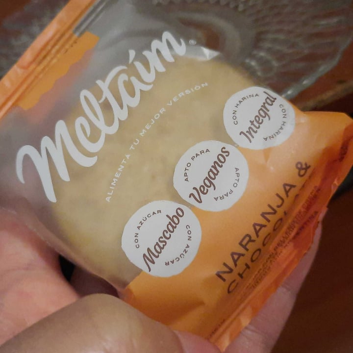 photo of Meltaím Alfajor de chocolate y naranja shared by @lurethemwithfood on  15 Oct 2022 - review