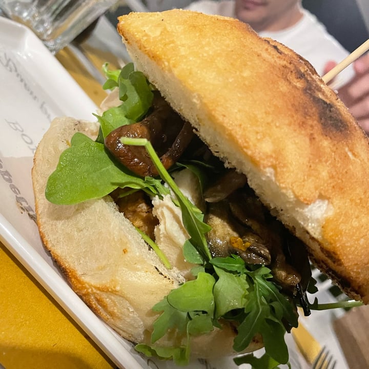 review photo of Sunrise Est. 1984 Vegan Burger shared by @isabellatramontano on 29 Aug 2022 - review