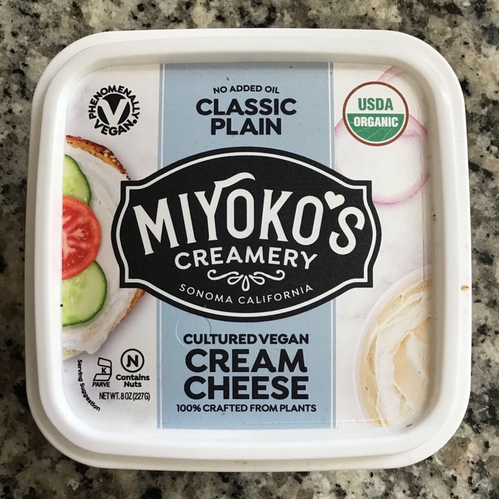 review photo of Miyoko's Creamery Organic Cultured Vegan Cream Cheese Classic Plain shared by @veganhooch on 23 Sep 2021 - review