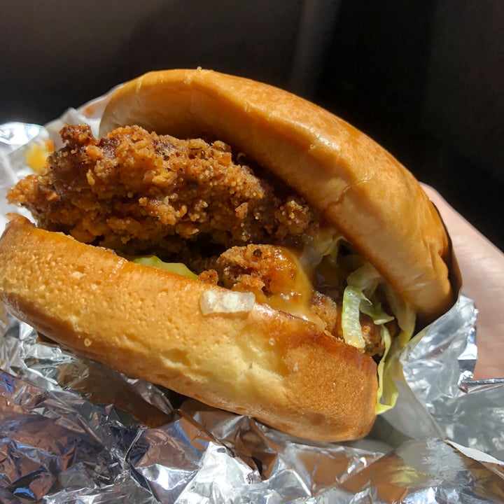 photo of Savery Vegan Grill Classic Chicken Sandwich shared by @veganstrbrymilk on  20 Jul 2021 - review