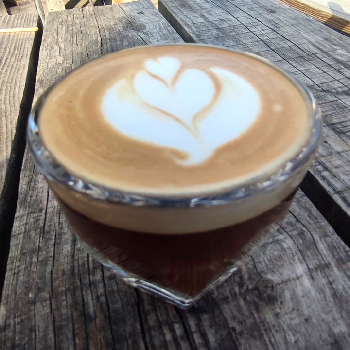 photo of Borneo Coffee Cortado con leche vegetal shared by @patriciagarcia on  05 May 2022 - review