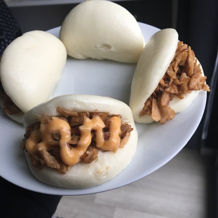 photo of Linda McCartney's Vegetarian Pulled Pork Bao Bun Meal Kit shared by @veganphoebe on  02 Dec 2020 - review