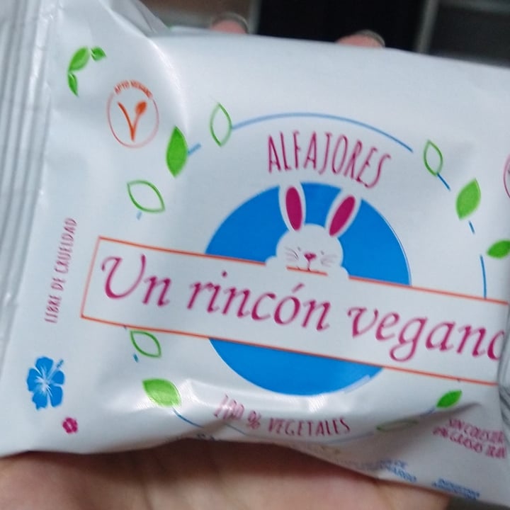 photo of Un Rincón Vegano Alfajor de Coco shared by @yoanamamon on  11 Nov 2020 - review