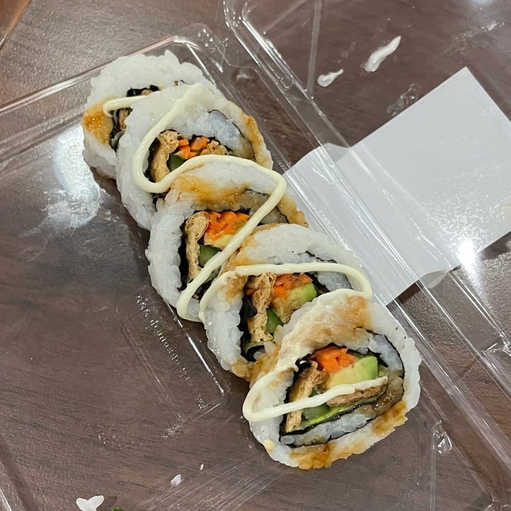 photo of YO! Sushi Yasai roll shared by @natalinkal on  15 Apr 2022 - review