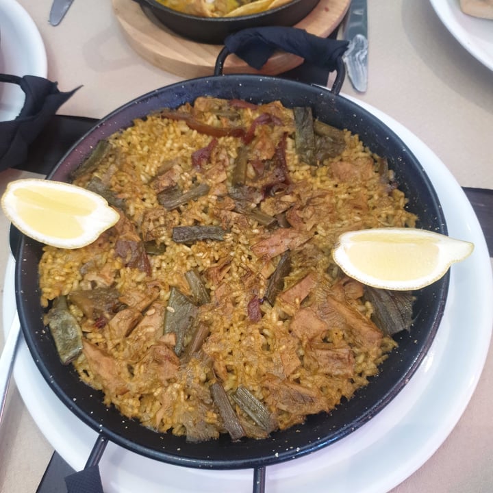review photo of Vegania Veggie Bar Carabanchel Paella de pollo shared by @olgaaa on 27 Jun 2021 - review