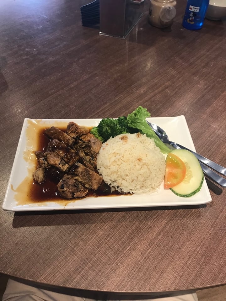 photo of Zhenyi Veggie Place Roast chicken rice shared by @nasilepak on  08 Feb 2020 - review