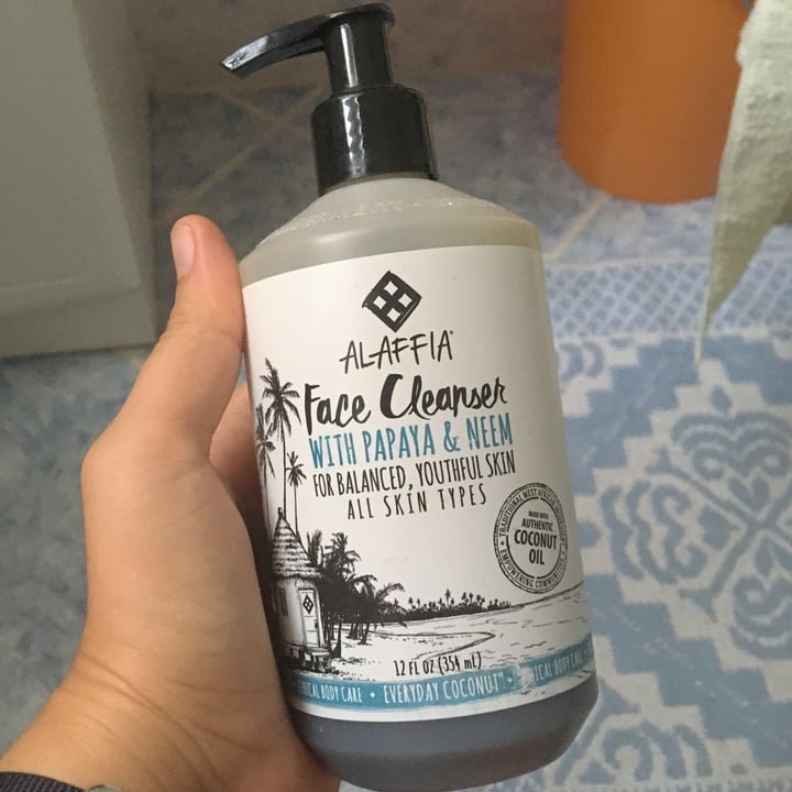 photo of Alaffia Face cleanser with papaya and neem shared by @valentinadonato on  11 Oct 2020 - review