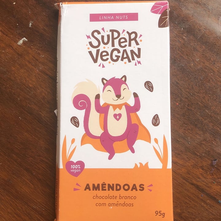 photo of Super Vegan chocolate branco com amendoas shared by @tamirishp on  14 Mar 2022 - review