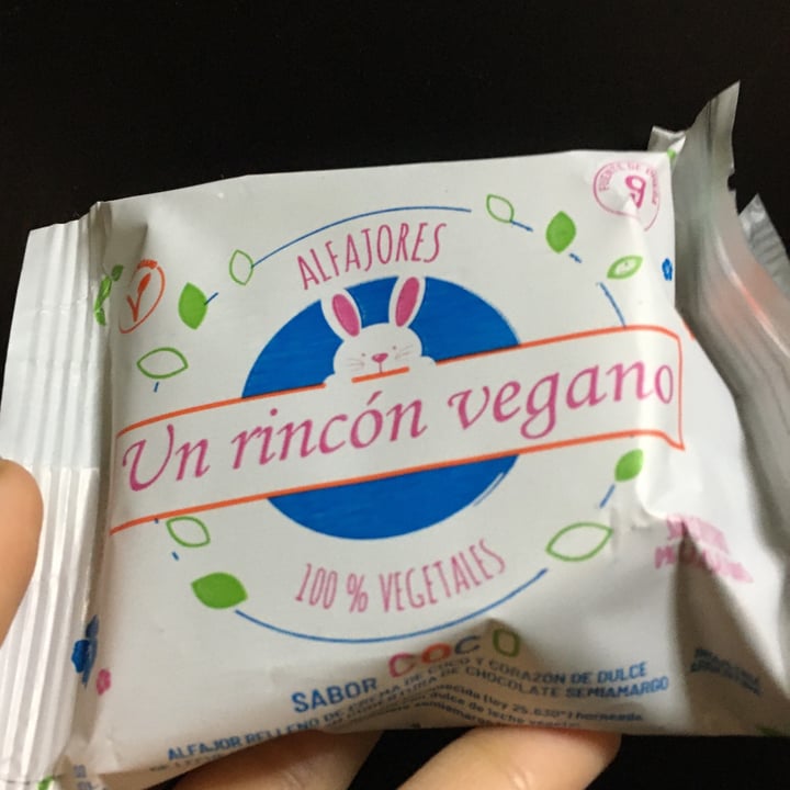 photo of Un Rincón Vegano Alfajor de Coco shared by @molveg on  28 Oct 2020 - review