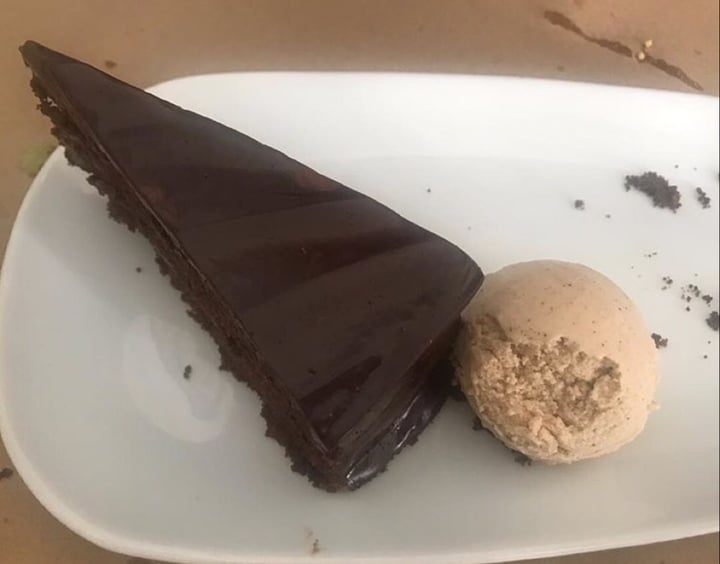 photo of De Raíz Cocina Café Torta de chocolate shared by @whynotvegan on  23 Aug 2019 - review