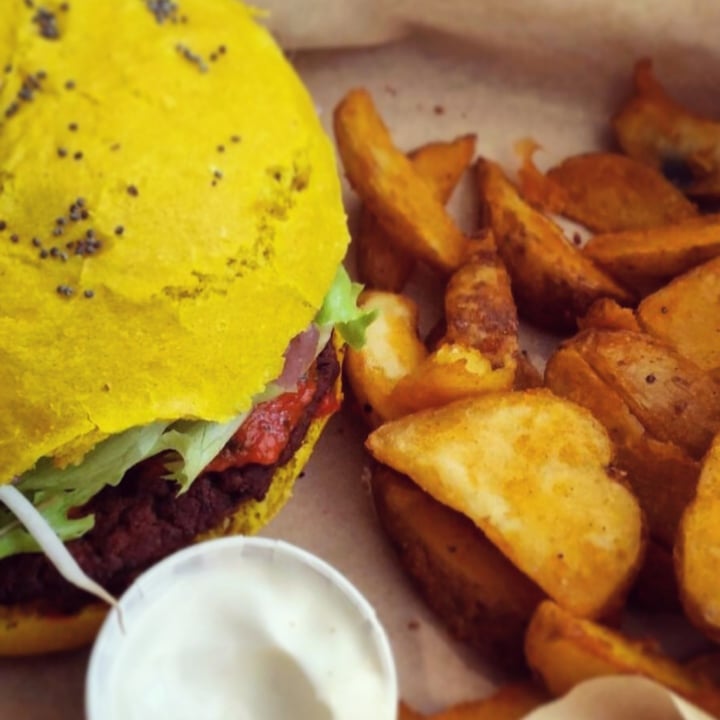 photo of Flower Burger Funky Cecio shared by @alicevanbee on  27 Aug 2022 - review