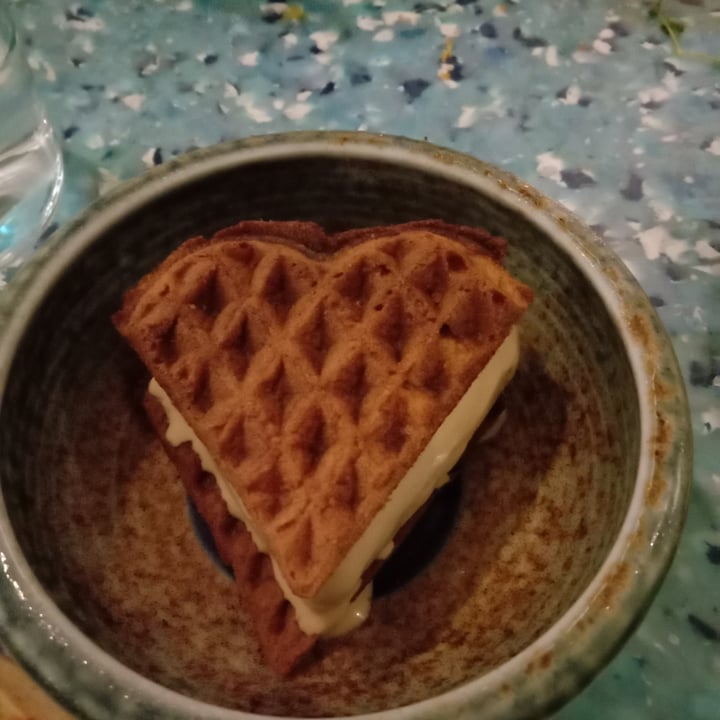 photo of Analogue Ice cream waffle shared by @rajesv on  15 Feb 2022 - review