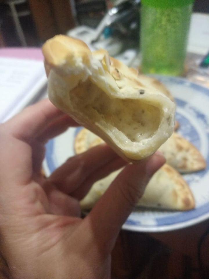 photo of Empanadas de 10 Empanada vegana de humita shared by @ursula on  01 Apr 2020 - review
