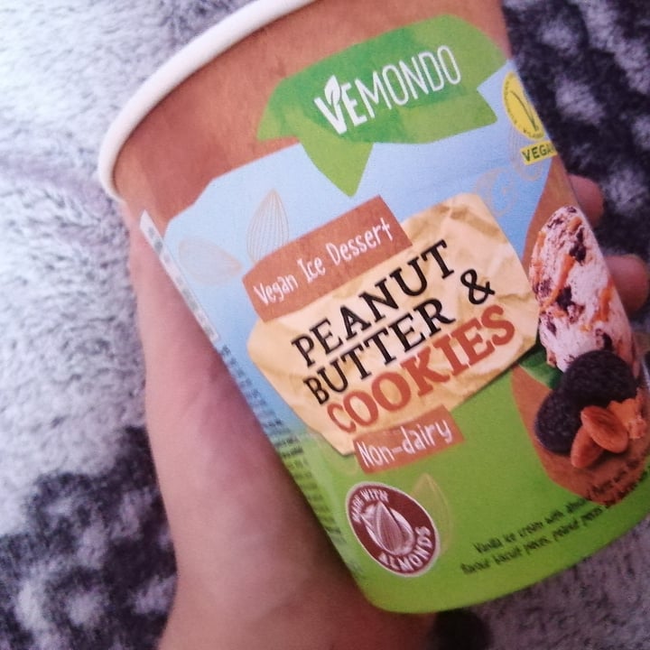 photo of Vemondo Ice cream peanut butter & cookies shared by @imola on  16 Sep 2022 - review