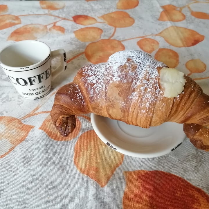 photo of Ratatouille Vegan Food Croissant alla crema shared by @mrubi on  18 Apr 2021 - review