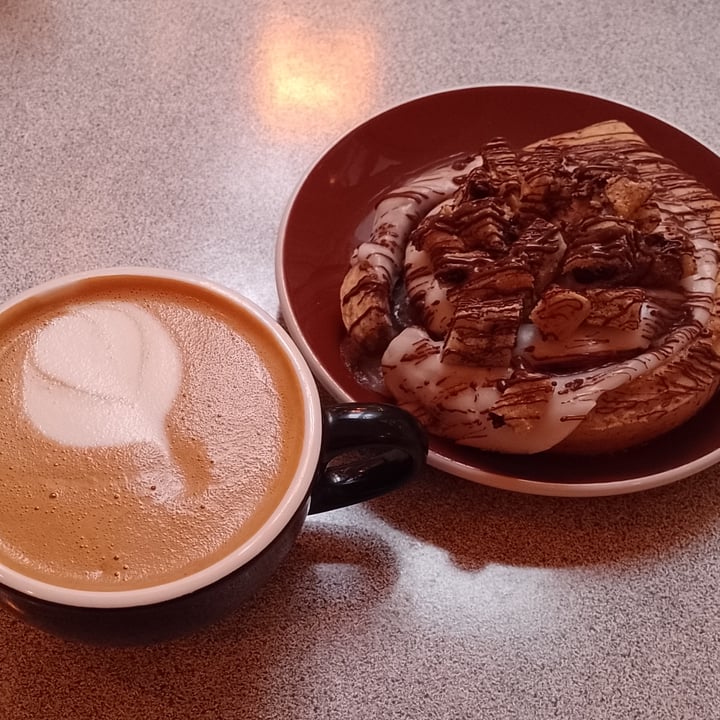 review photo of Angéla - Deli & Coffee Cappuccino + roll de canela y chocolate shared by @emmijfox on 23 Jul 2022 - review