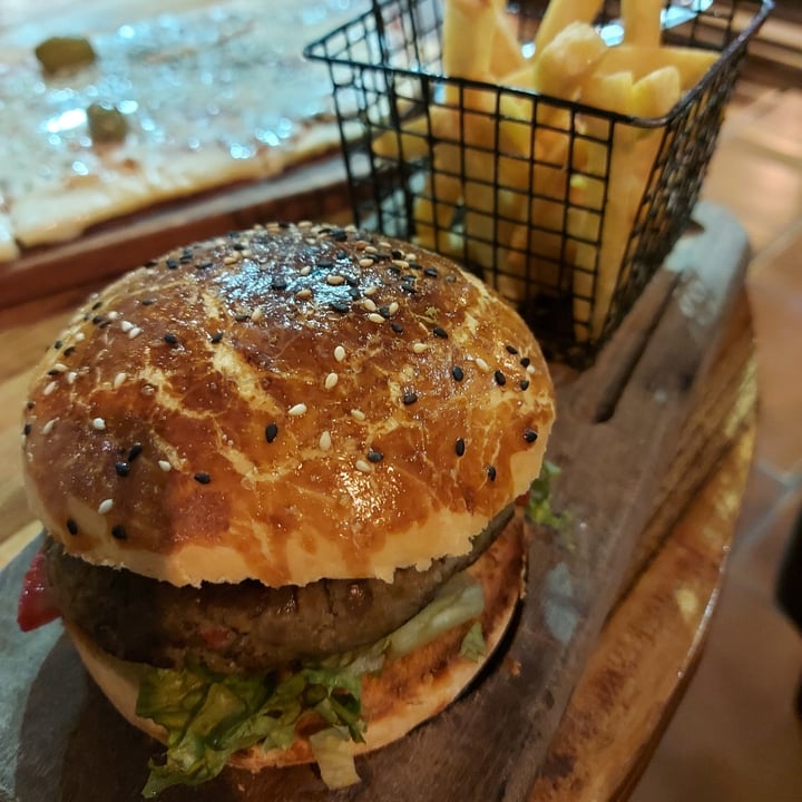 photo of BEER HOTEL Iguazu Hamburguesa Veggie shared by @pucky on  14 May 2022 - review