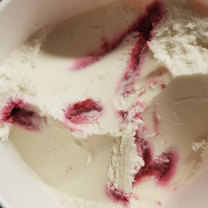 photo of Booja-Booja Raspberry Ripple Ice Cream shared by @enkelvegan on  01 Feb 2021 - review