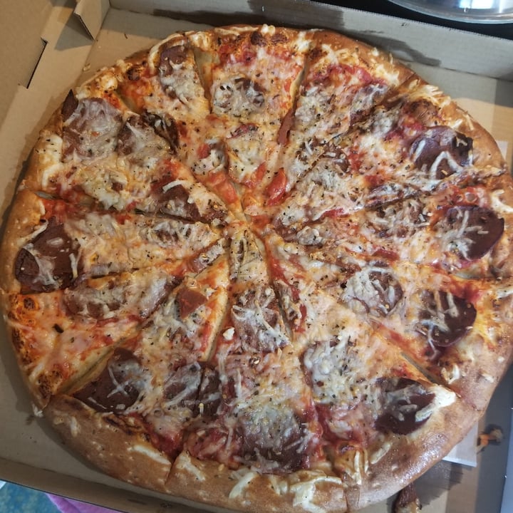 photo of Rudy's Gourmet Pizza Vegan pepperoni pizza shared by @shmoopsify on  02 Oct 2020 - review