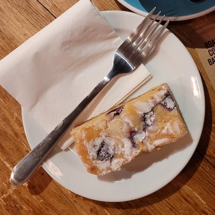 photo of 200 Degrees Coffee Shop Blueberry Bakewell Slice shared by @mollymoomoo on  24 Sep 2021 - review