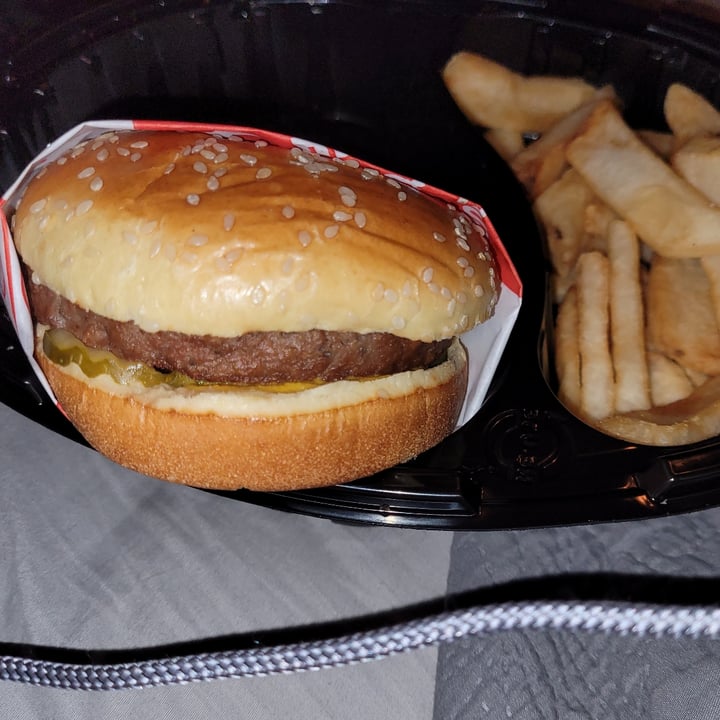 review photo of Red Robin Gourmet Burgers and Brews The Impossible Gourmet Burger and Fries shared by @sarahsuzy on 31 May 2022 - review