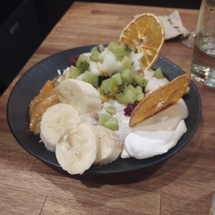 photo of Chimi Deli Cocina Natural Pavlova con textura de frutas shared by @romibaranda on  30 Nov 2021 - review
