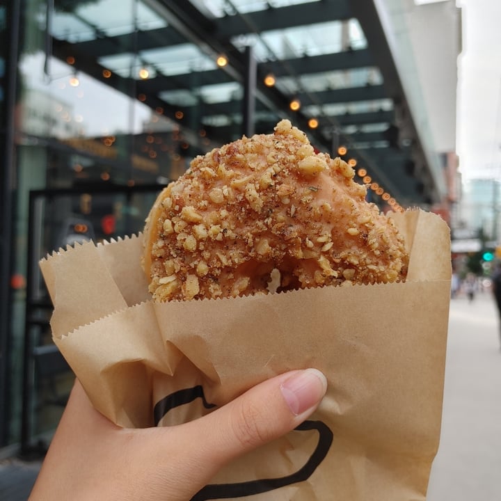 photo of Cartems Donuts Smoked Maple Walnut shared by @jenniferchou on  09 Sep 2022 - review